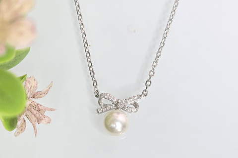 Bow Pearl