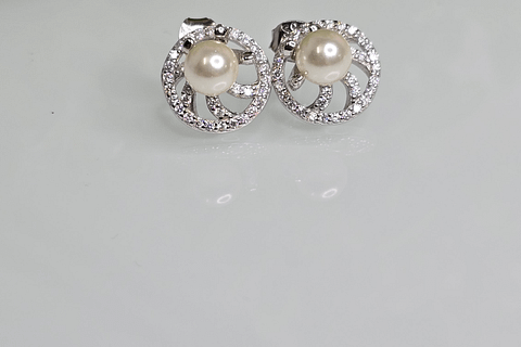 Ear studs pearl
